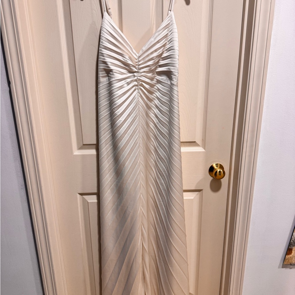 The A&F Giselle Sunburst Pleated Maxi Dress - Picture 8 of 9